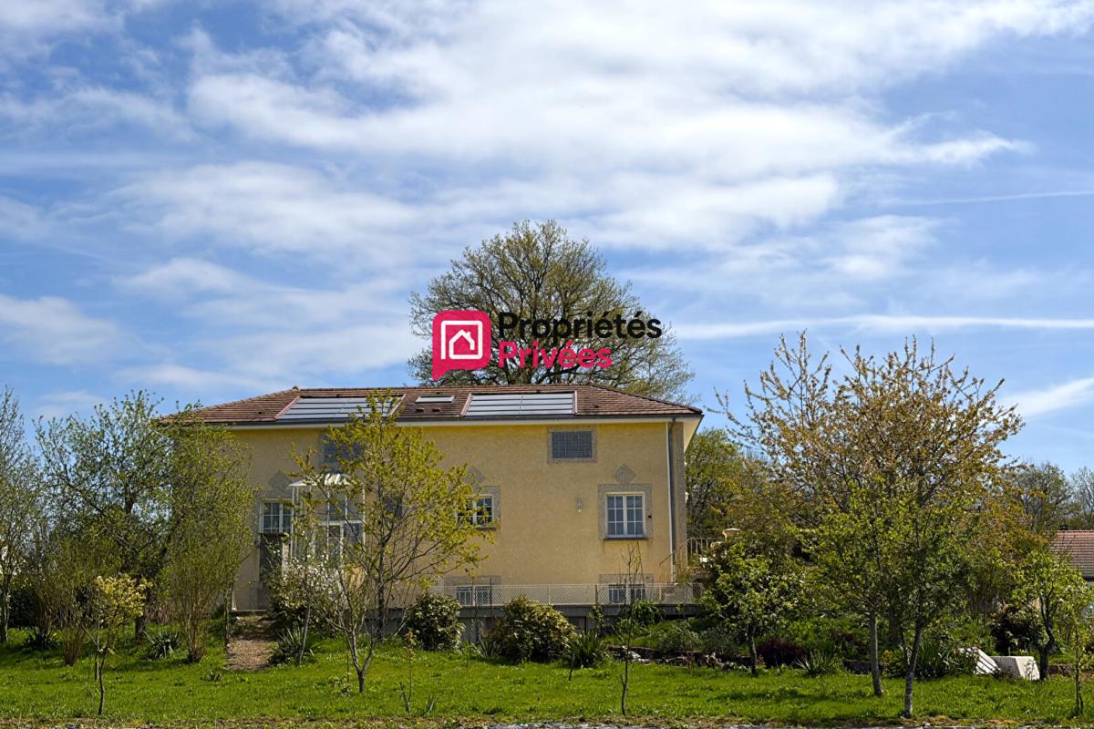 SAINT-GEORGES-DE-MONS Belle propriété T7 de 231m², terrain de 6905m² avec un étang aux Richards 63780 à vendre 16