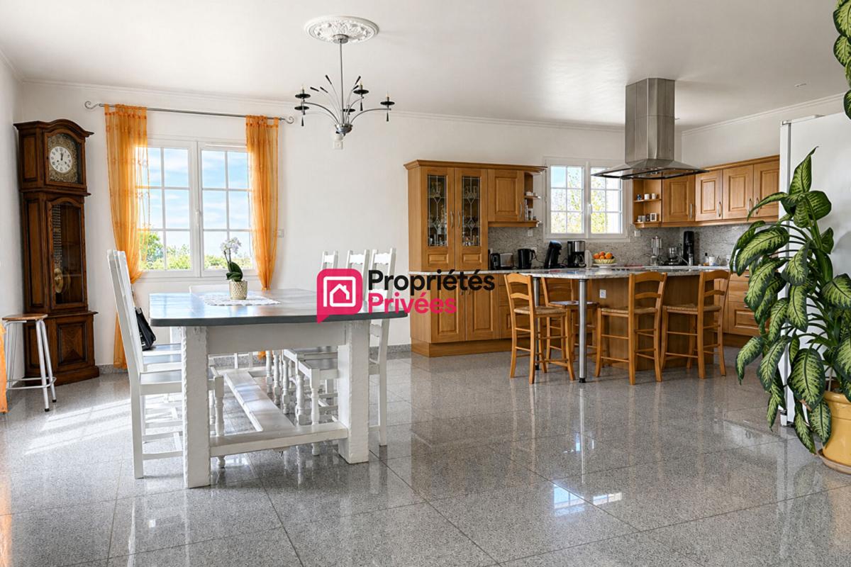 SAINT-GEORGES-DE-MONS Belle propriété T7 de 231m², terrain de 6905m² avec un étang aux Richards 63780 à vendre 5