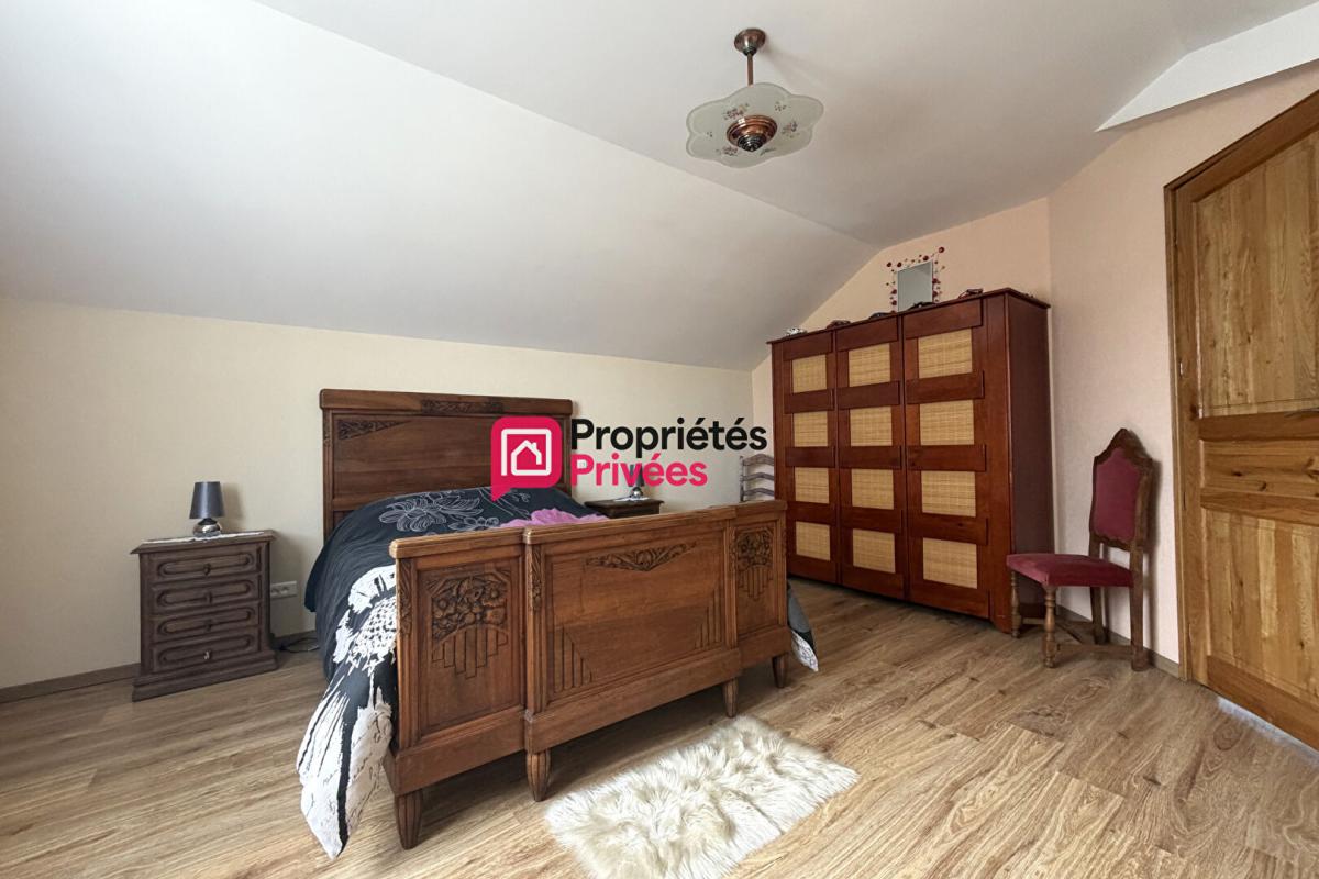 SAINT-GEORGES-DE-MONS Belle propriété T7 de 231m², terrain de 6905m² avec un étang aux Richards 63780 à vendre 8