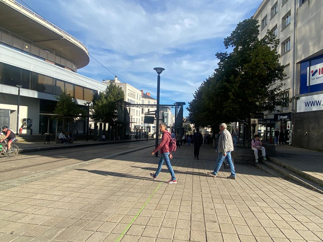 NANTES 44000 NANTES - BAIL A CEDER, LOCAL  81 M²  - QUARTIER BRETAGNE 4