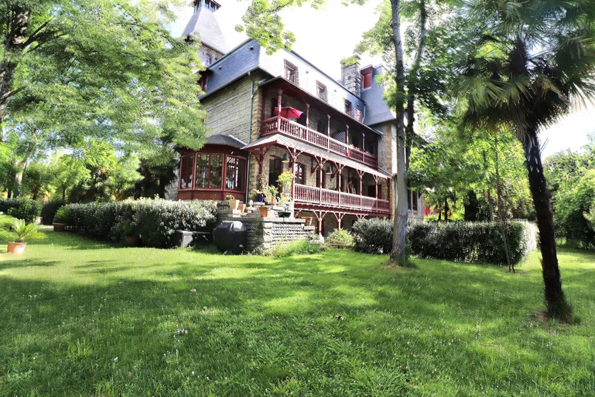 PAU Appartement Pau 5 pièce(s) 177 m2 environ 10