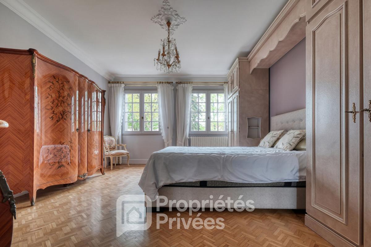 BOISSY-SOUS-SAINT-YON la bourgeoise 11