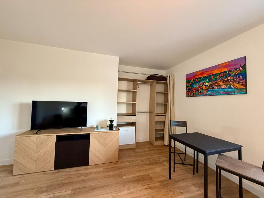 ARRADON Arradon- Contemporaine 190m 2  env . 5 suites- Garage 12