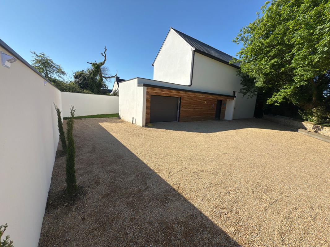 ARRADON Arradon- Contemporaine 190m 2  env . 5 suites- Garage 14