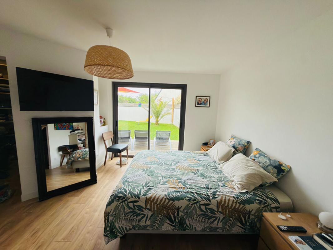 ARRADON Arradon- Contemporaine 190m 2  env . 5 suites- Garage 6