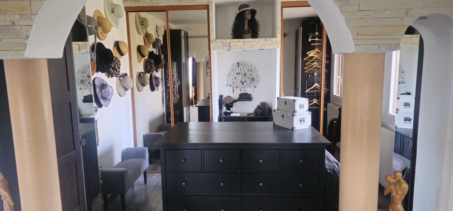 MEYZIEU Maison Meyzieu 7 pièce(s) 173 m2 11