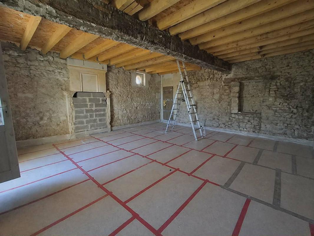 PUGNAC Ensemble immobilier : maison 90 m², 2e bâtisse 83 m², grande remise 51 m², garage et terrain constructible 16