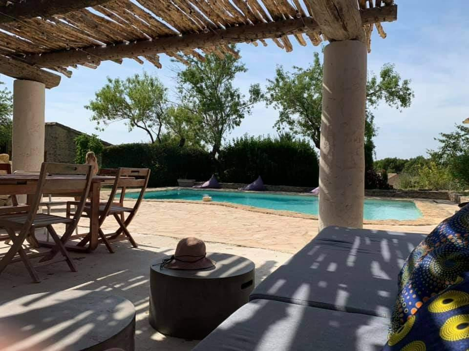 PERNES-LES-FONTAINES Bergerie en pierres sur les hauteurs 11