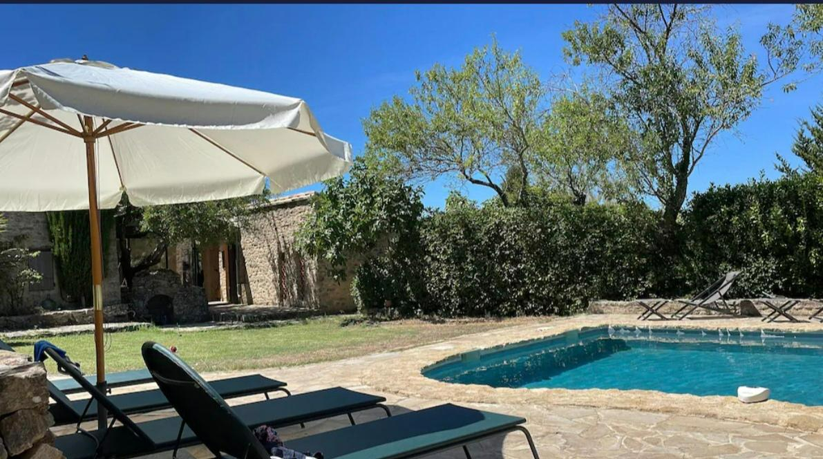 PERNES-LES-FONTAINES Bergerie en pierres sur les hauteurs 6