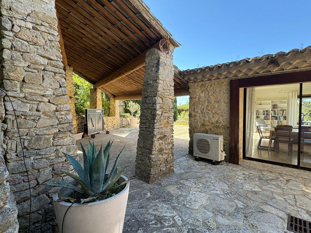 PERNES-LES-FONTAINES Bergerie en pierres sur les hauteurs 7