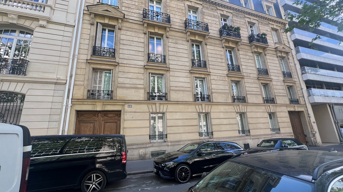 PARIS-16E-ARRONDISSEMENT Bien rare - Dernier étage  atypique aux volumes remarquables, entièrement rénové, Avenue d'Iéna 18