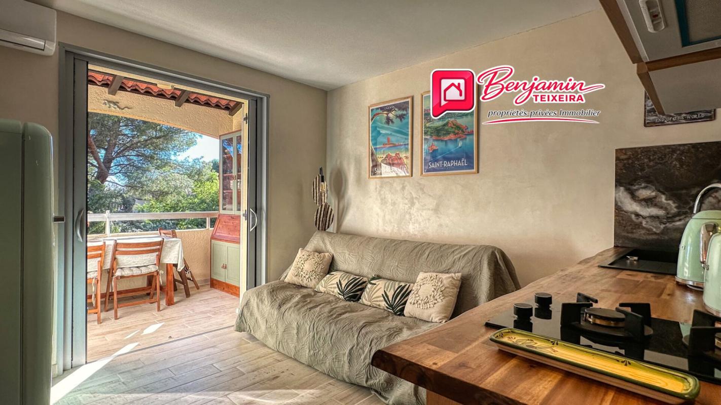 SAINT-RAPHAEL Appartement Saint Raphael 1 pièce(s) 21.66 m2 + Terrasse + Parking privé 1