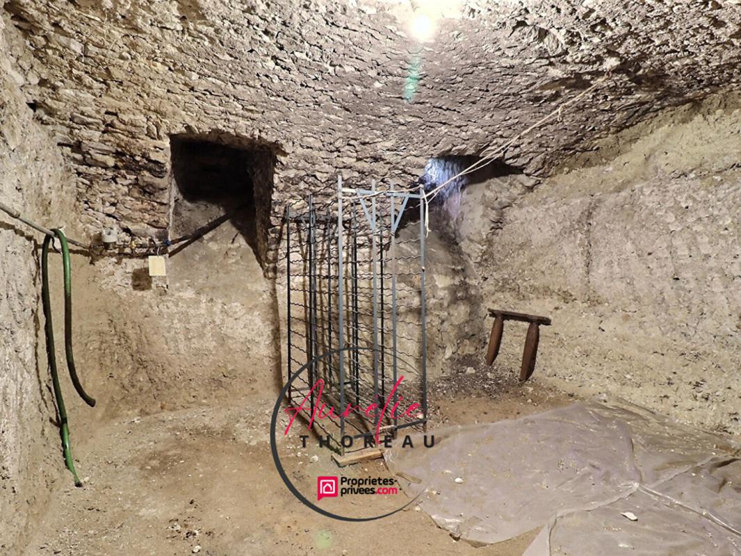 ASCHERES-LE-MARCHE Maison de ville, 3 chambres, cours, garage 10