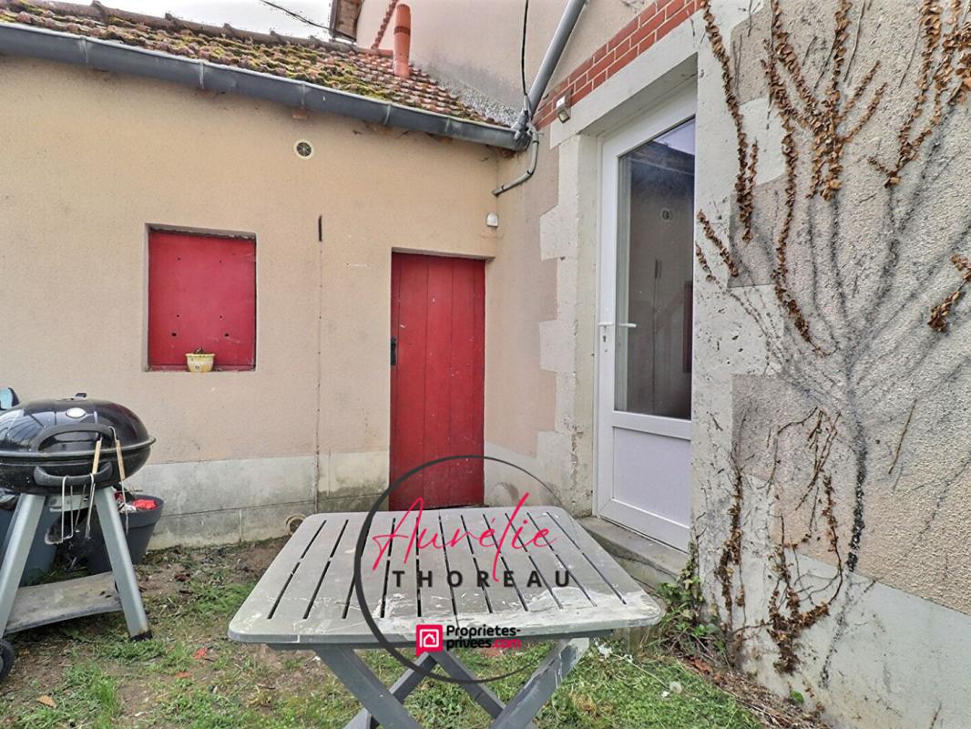 ASCHERES-LE-MARCHE Maison de ville, 3 chambres, cours, garage 11