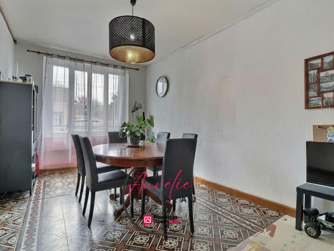 ASCHERES-LE-MARCHE Maison de ville, 3 chambres, cours, garage 13