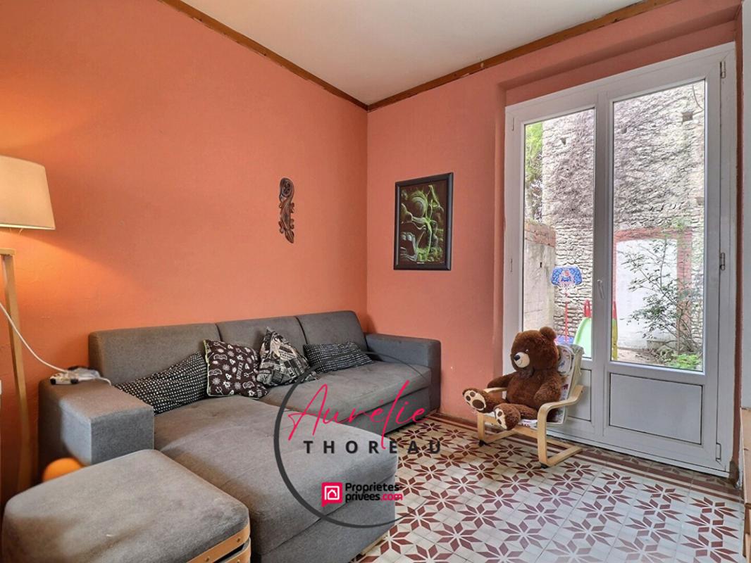 ASCHERES-LE-MARCHE Maison de ville, 3 chambres, cours, garage 14