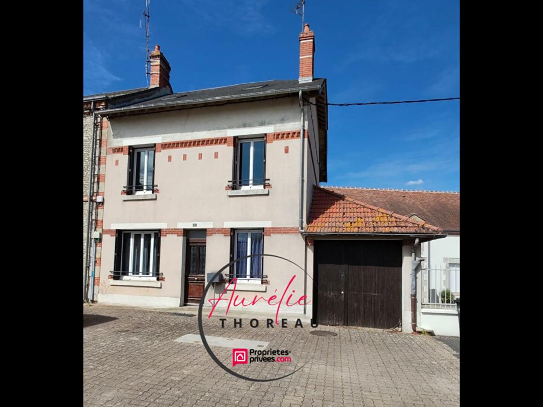 ASCHERES-LE-MARCHE Maison de ville, 3 chambres, cours, garage 16
