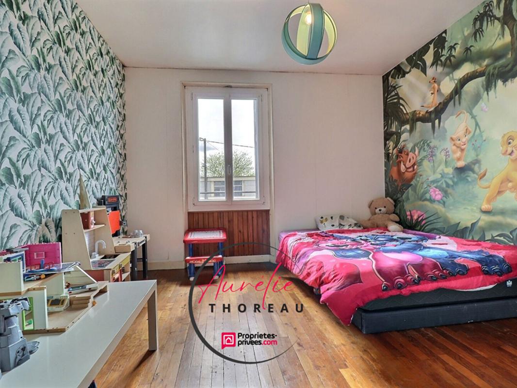 ASCHERES-LE-MARCHE Maison de ville, 3 chambres, cours, garage 5