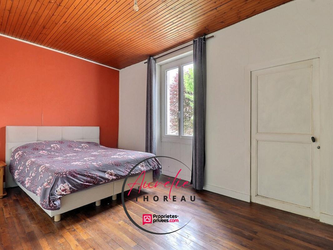 ASCHERES-LE-MARCHE Maison de ville, 3 chambres, cours, garage 7