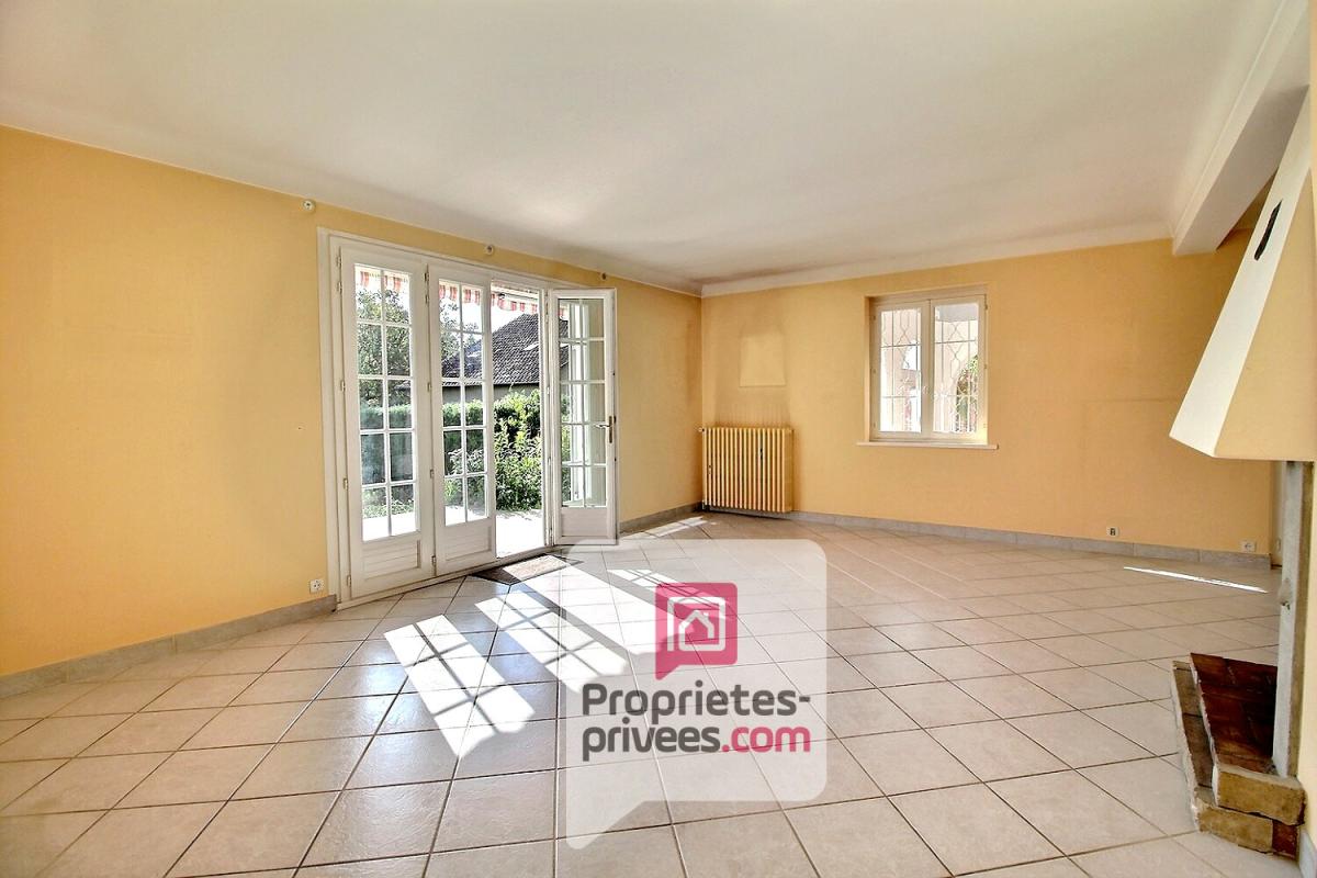 AMILLY A VENDRE MAISON 145 m2, SOUS-SOL - 5 CHAMBRES - VERANDA, TERRAIN CLOS 1156 m2 5