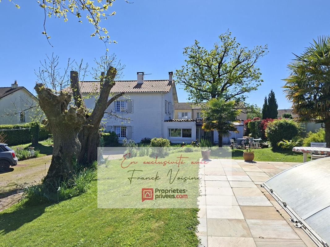 LE BOUPERE A VENDRE en Exclusivité au Boupère, maison de 162 m2 avec 5 chambres et 1 bureau sur une parcelle de 2341 m2 avec piscine 1