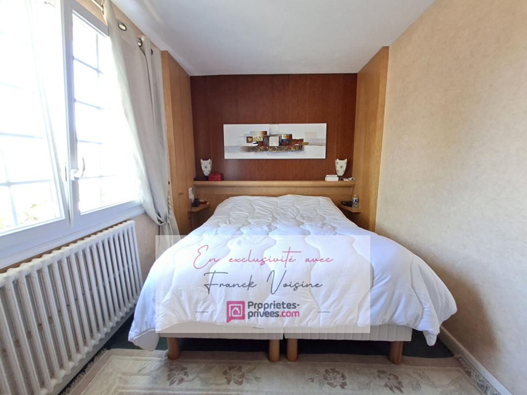 LE BOUPERE A VENDRE en Exclusivité au Boupère, maison de 162 m2 avec 5 chambres et 1 bureau sur une parcelle de 2341 m2 avec piscine 12