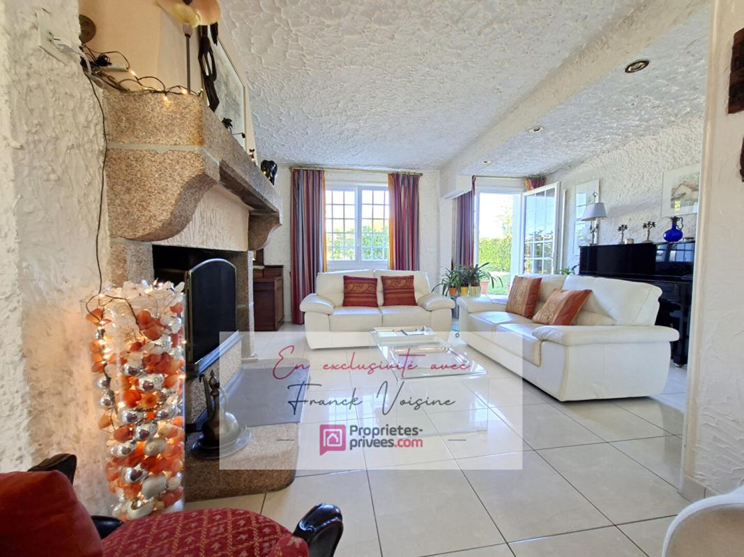 LE BOUPERE A VENDRE en Exclusivité au Boupère, maison de 162 m2 avec 5 chambres et 1 bureau sur une parcelle de 2341 m2 avec piscine 17