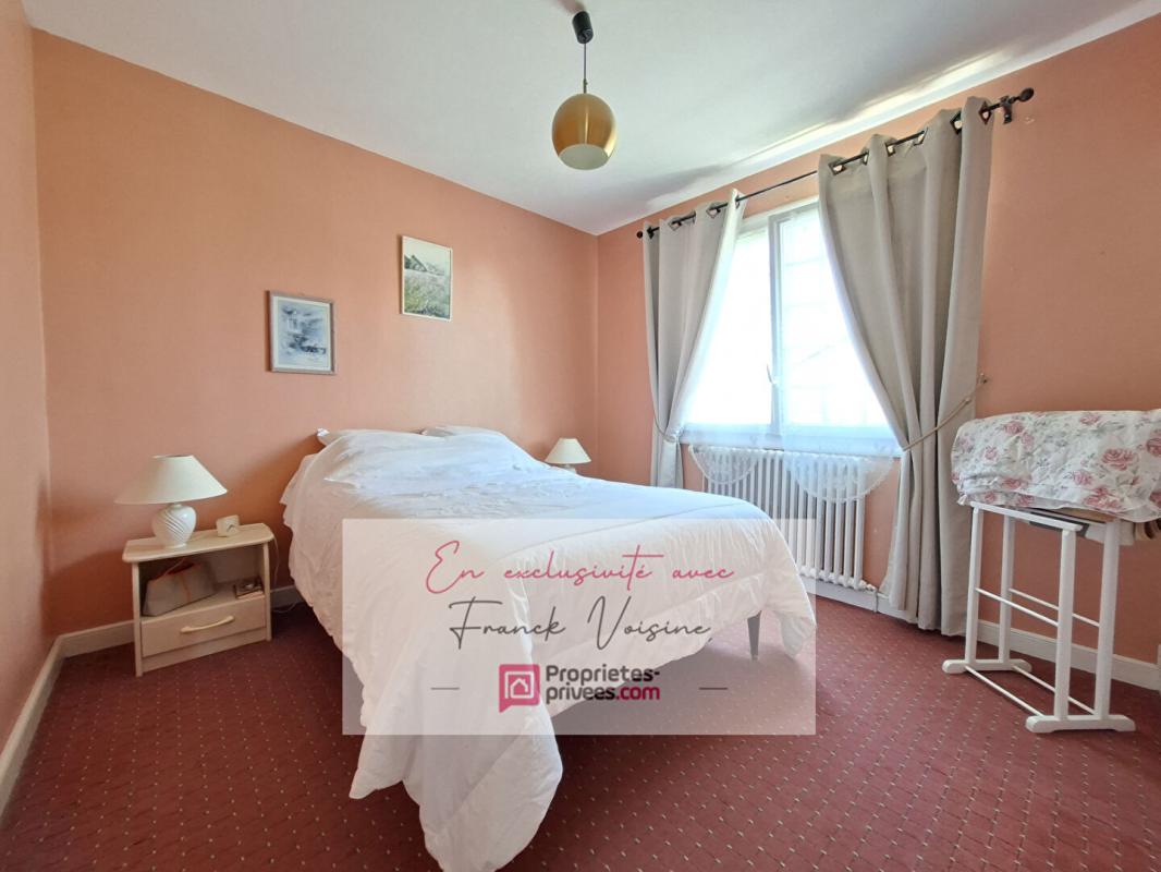 LE BOUPERE A VENDRE en Exclusivité au Boupère, maison de 162 m2 avec 5 chambres et 1 bureau sur une parcelle de 2341 m2 avec piscine 5