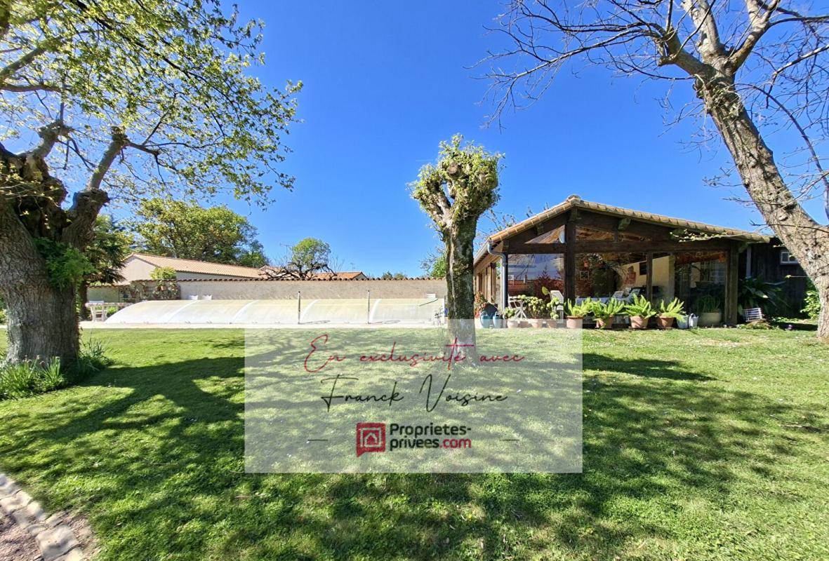 LE BOUPERE A VENDRE en Exclusivité au Boupère, maison de 162 m2 avec 5 chambres et 1 bureau sur une parcelle de 2341 m2 avec piscine 6