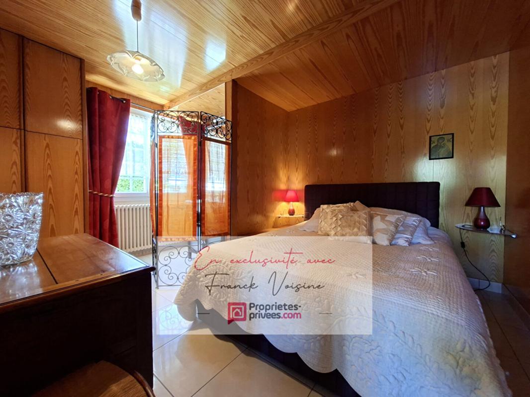 LE BOUPERE A VENDRE en Exclusivité au Boupère, maison de 162 m2 avec 5 chambres et 1 bureau sur une parcelle de 2341 m2 avec piscine 7