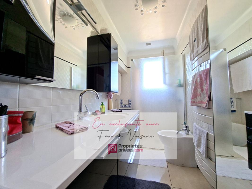 LE BOUPERE A VENDRE en Exclusivité au Boupère, maison de 162 m2 avec 5 chambres et 1 bureau sur une parcelle de 2341 m2 avec piscine 9