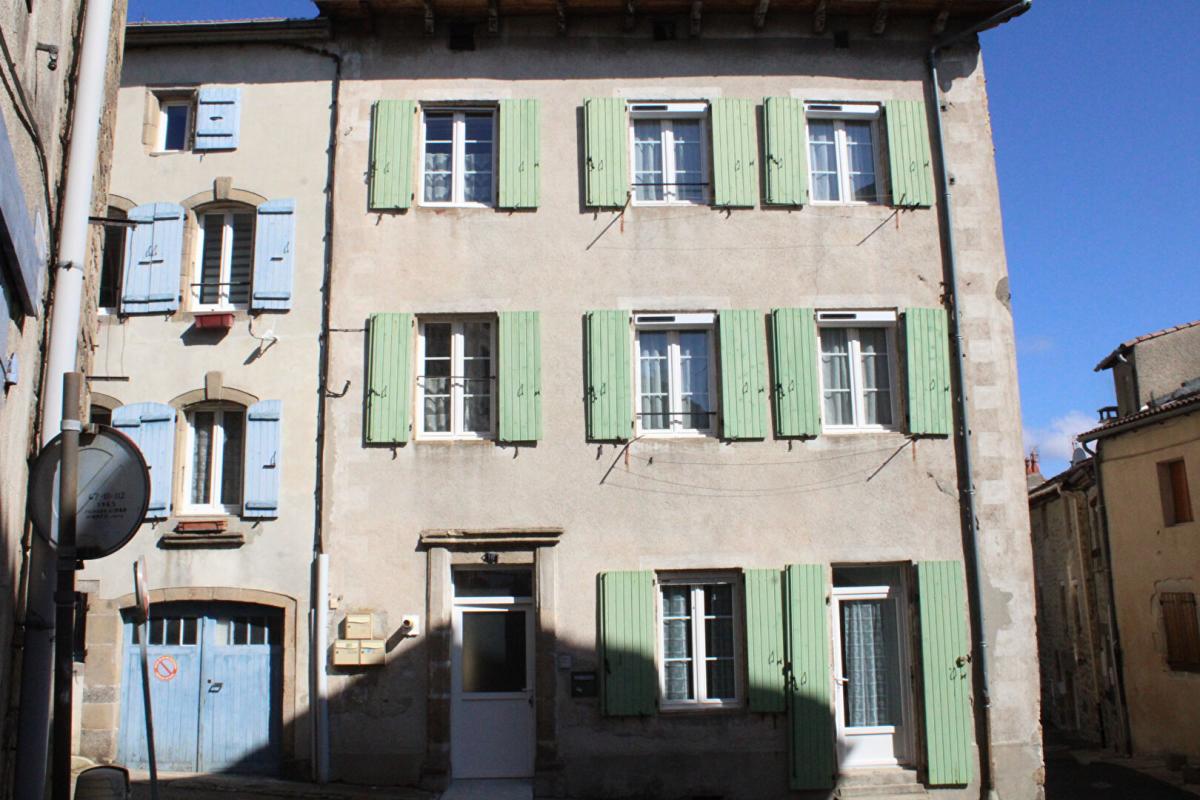 LANGOGNE Maison avec 4 appartements indépendants en centre ville de Langogne 1