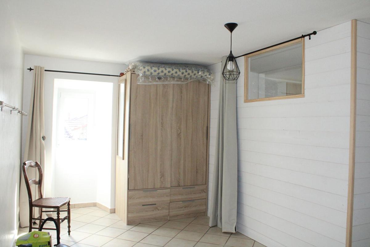 LANGOGNE Maison avec 4 appartements indépendants en centre ville de Langogne 9