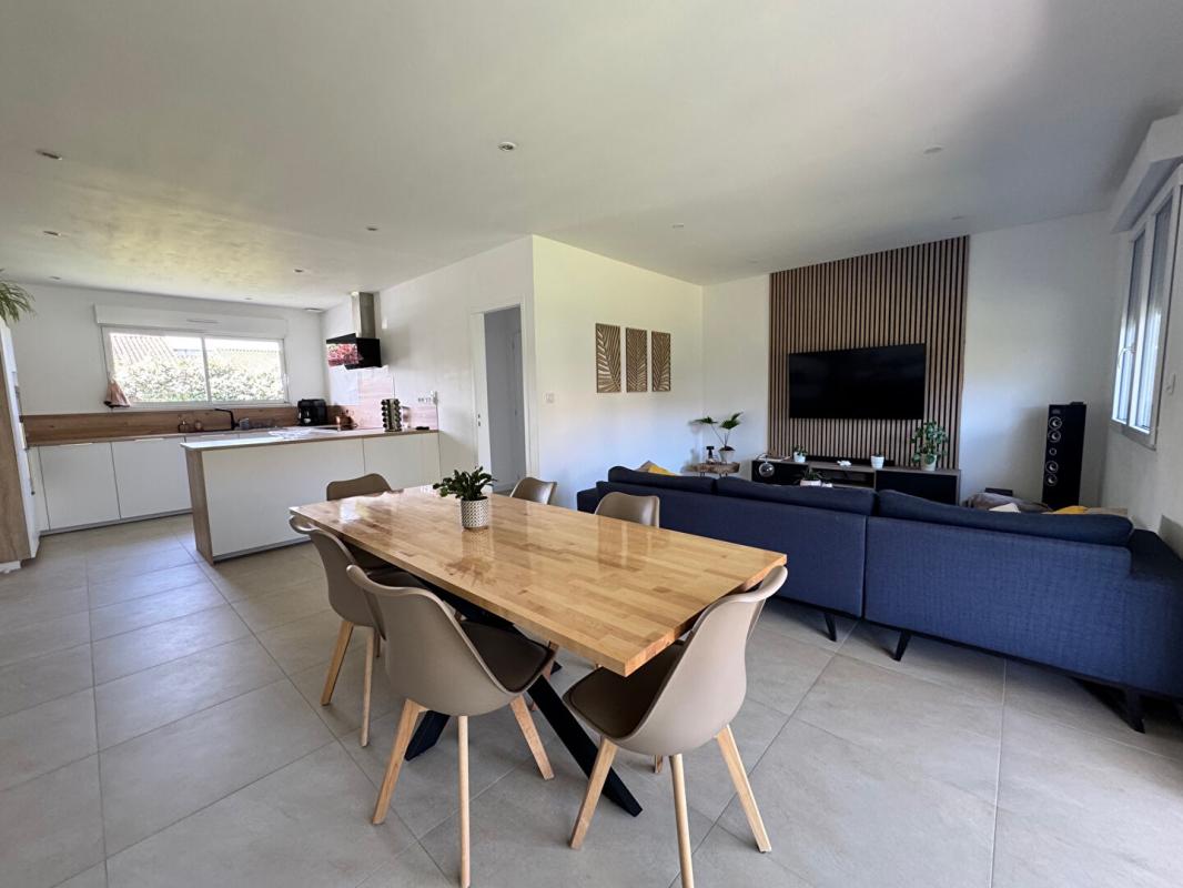 BASSENS Proche centre de Bassens, au calme d'une impasse en lotissement. Maison rénovée avec jardin, sans vis-à-vis 1