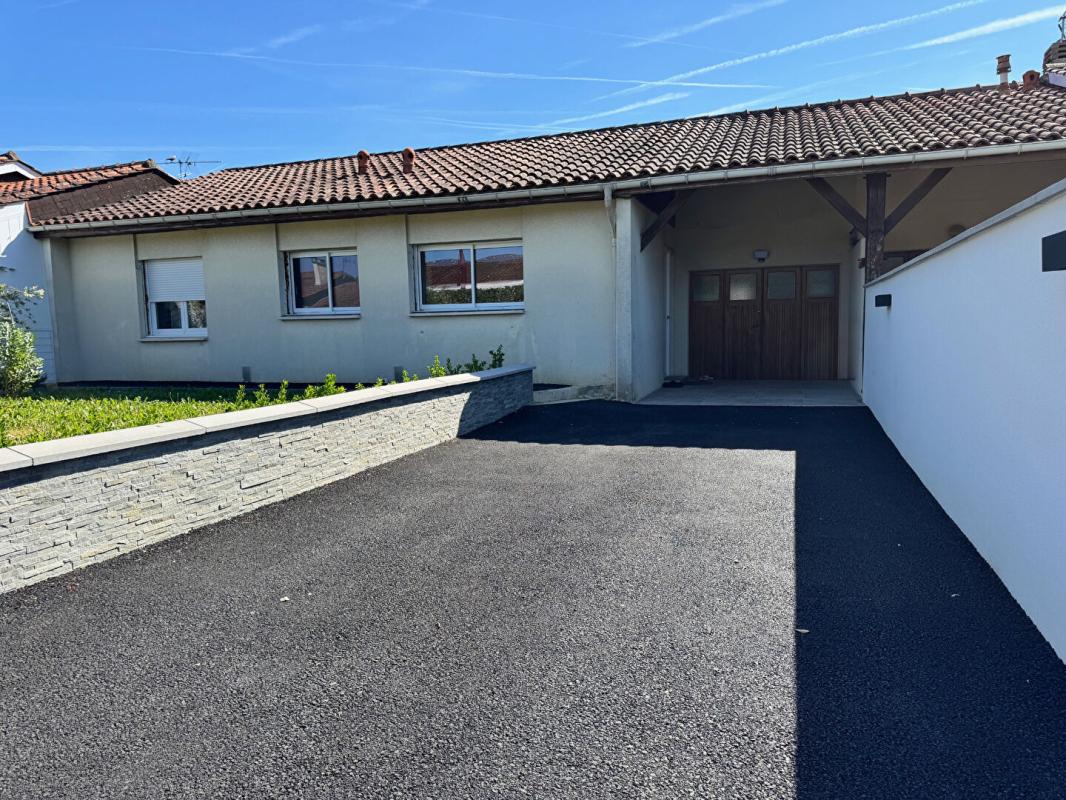 BASSENS Proche centre de Bassens, au calme d'une impasse en lotissement. Maison rénovée avec jardin, sans vis-à-vis 6