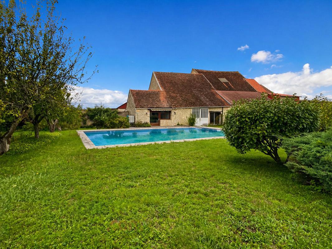 NITRY Maison Nitry 9 pièce(s) 353 m2 13