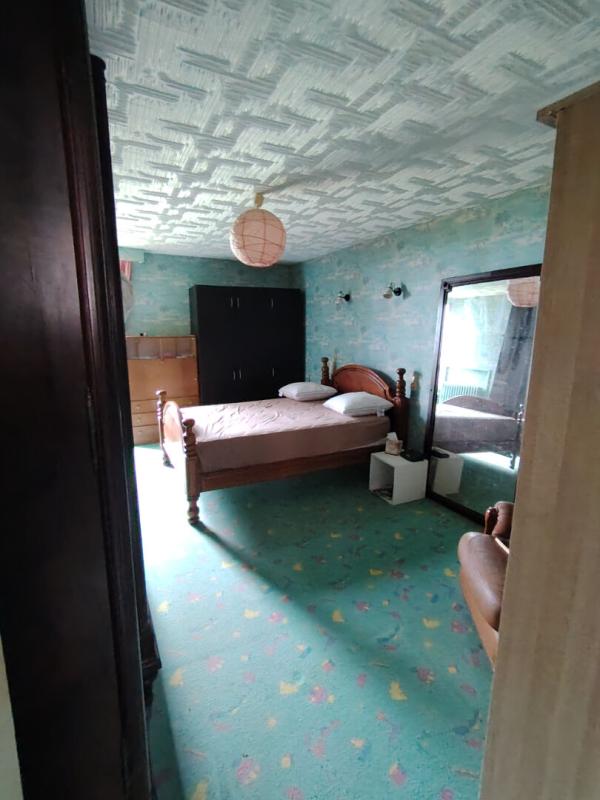 MOISY Très belle bâtisse  avec cour fermée et  nombreuses dépendances 5