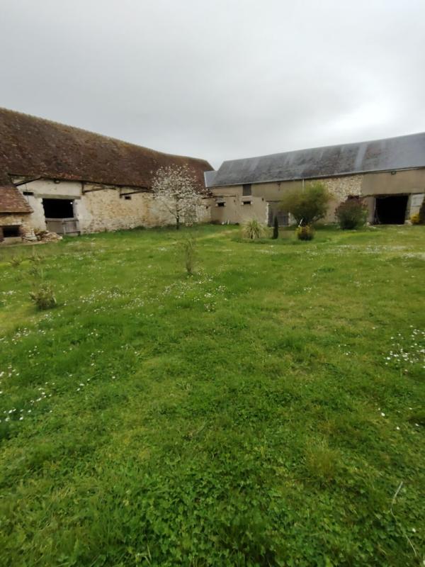 MOISY Très belle bâtisse  avec cour fermée et  nombreuses dépendances 7