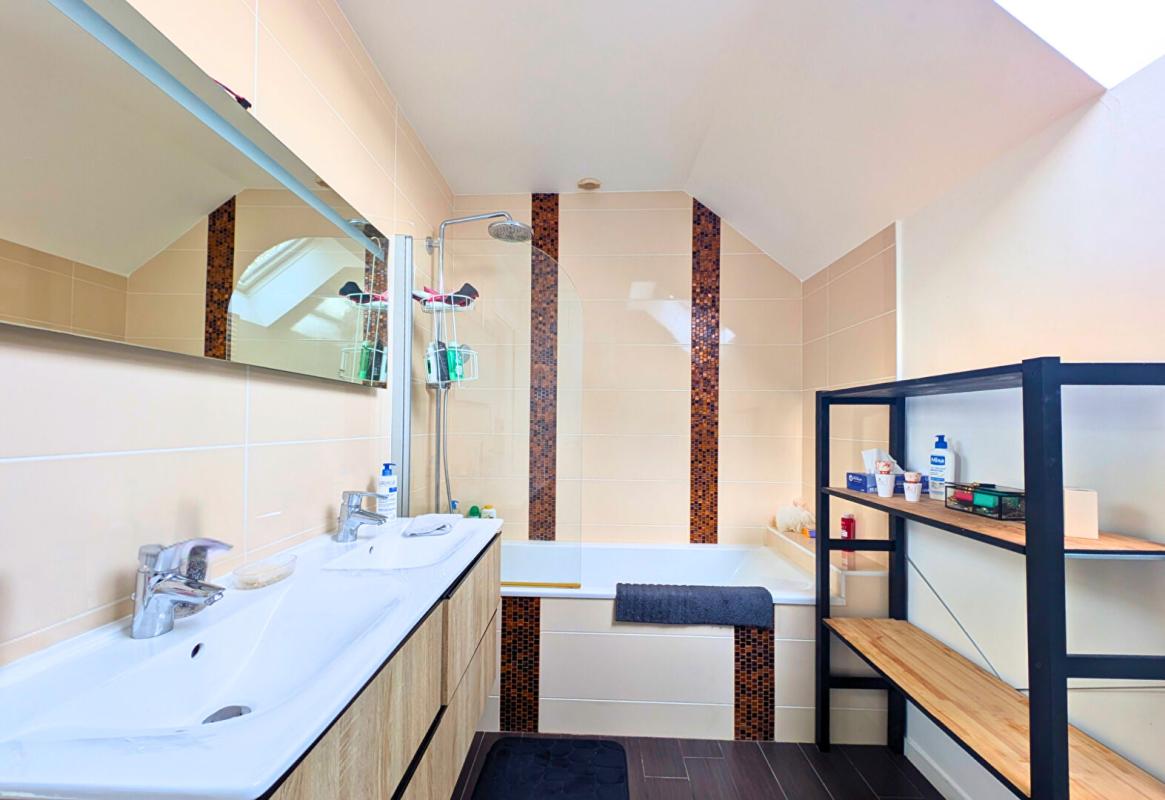 THOUARE-SUR-LOIRE Maison 8 pièce(s) 160 m2 12