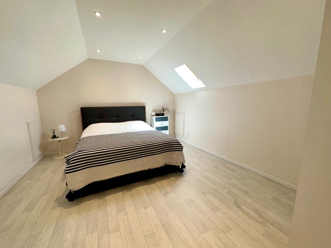VILLEMANDEUR A seulement 10 mn de la gare de MONTARGIS avec Paris/Bercy Direct en 1h ! Prête à vous accueillir SANS TRAVAUX - MAISON CLE EN MAIN : 120 m2 habitables, 4 CHAMBRES, GARAGE, TERRAIN de 740 m2 11