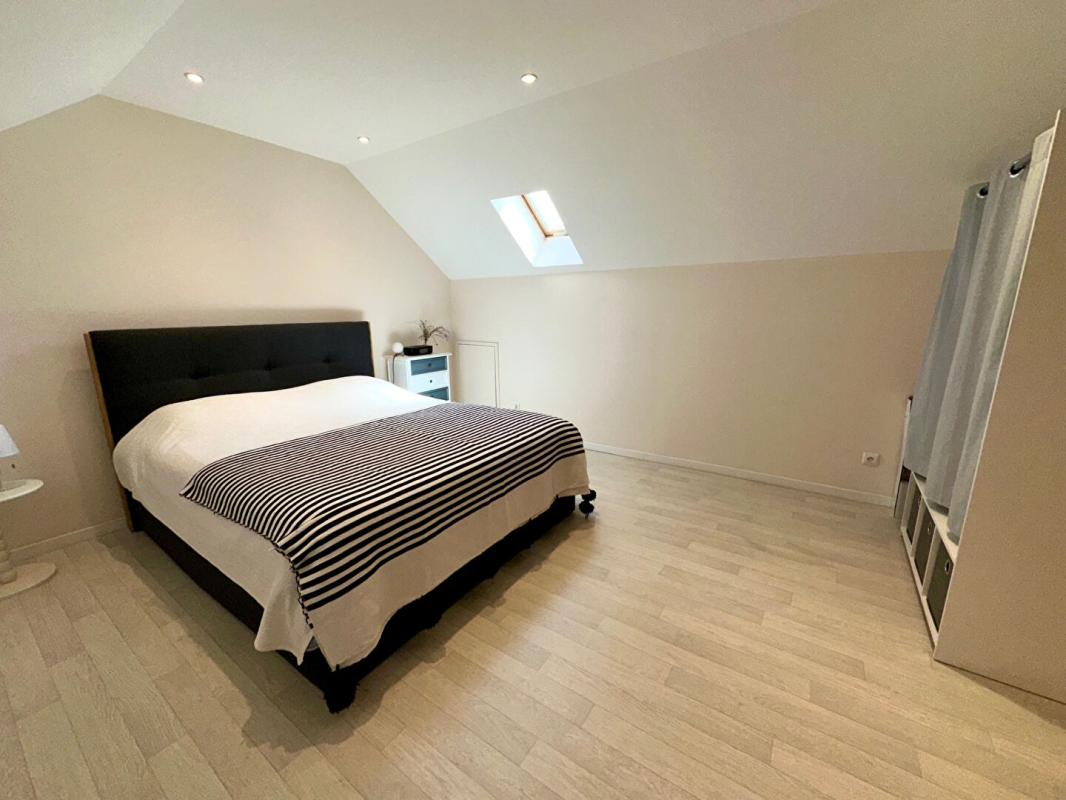 VILLEMANDEUR A seulement 10 mn de la gare de MONTARGIS avec Paris/Bercy Direct en 1h ! Prête à vous accueillir SANS TRAVAUX - MAISON CLE EN MAIN : 120 m2 habitables, 4 CHAMBRES, GARAGE, TERRAIN de 740 m2 12