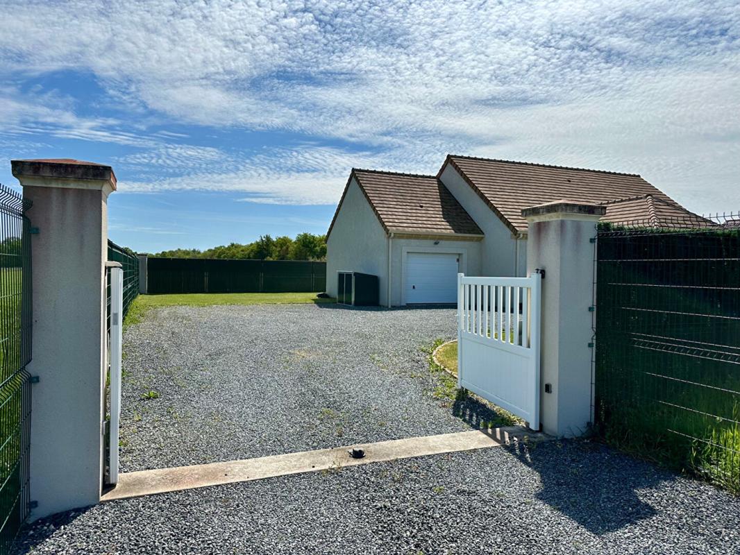 VILLEMANDEUR A seulement 10 mn de la gare de MONTARGIS avec Paris/Bercy Direct en 1h ! Prête à vous accueillir SANS TRAVAUX - MAISON CLE EN MAIN : 120 m2 habitables, 4 CHAMBRES, GARAGE, TERRAIN de 740 m2 15