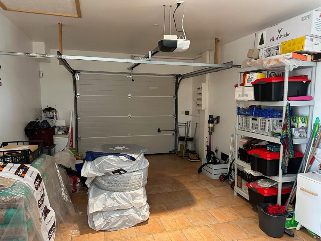 VILLEMANDEUR A seulement 10 mn de la gare de MONTARGIS avec Paris/Bercy Direct en 1h ! Prête à vous accueillir SANS TRAVAUX - MAISON CLE EN MAIN : 120 m2 habitables, 4 CHAMBRES, GARAGE, TERRAIN de 740 m2 17