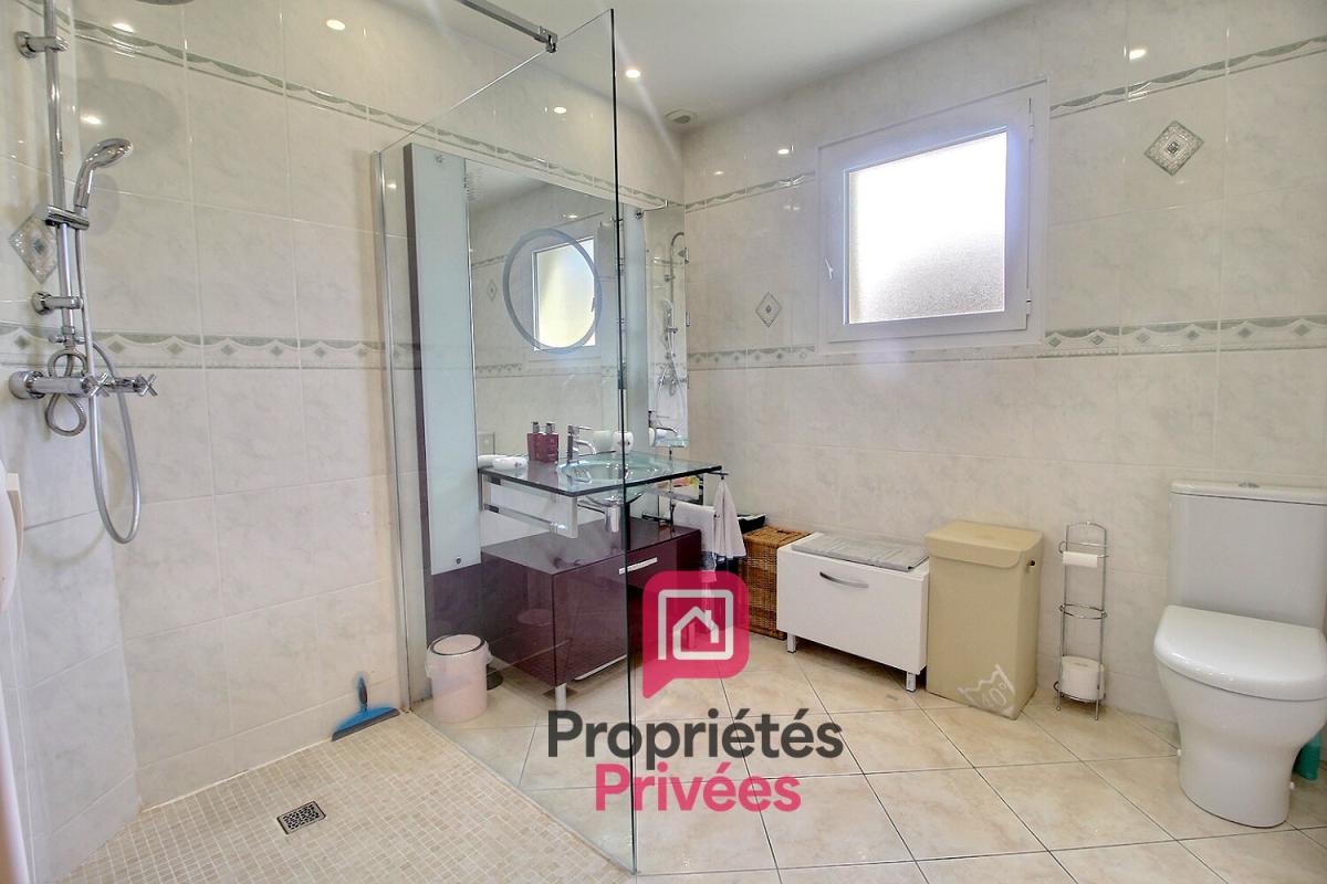 VILLEMANDEUR A seulement 10 mn de la gare de MONTARGIS avec Paris/Bercy Direct en 1h ! Prête à vous accueillir SANS TRAVAUX - MAISON CLE EN MAIN : 120 m2 habitables, 4 CHAMBRES, GARAGE, TERRAIN de 740 m2 5