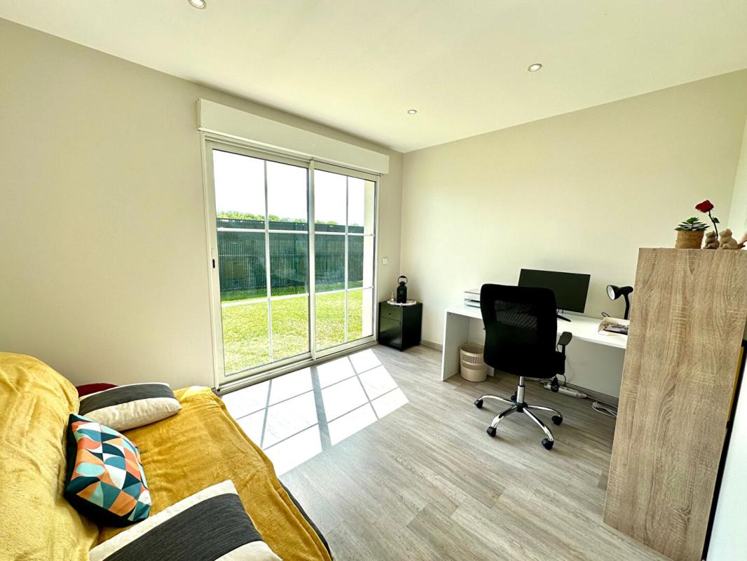 VILLEMANDEUR A seulement 10 mn de la gare de MONTARGIS avec Paris/Bercy Direct en 1h ! Prête à vous accueillir SANS TRAVAUX - MAISON CLE EN MAIN : 120 m2 habitables, 4 CHAMBRES, GARAGE, TERRAIN de 740 m2 8
