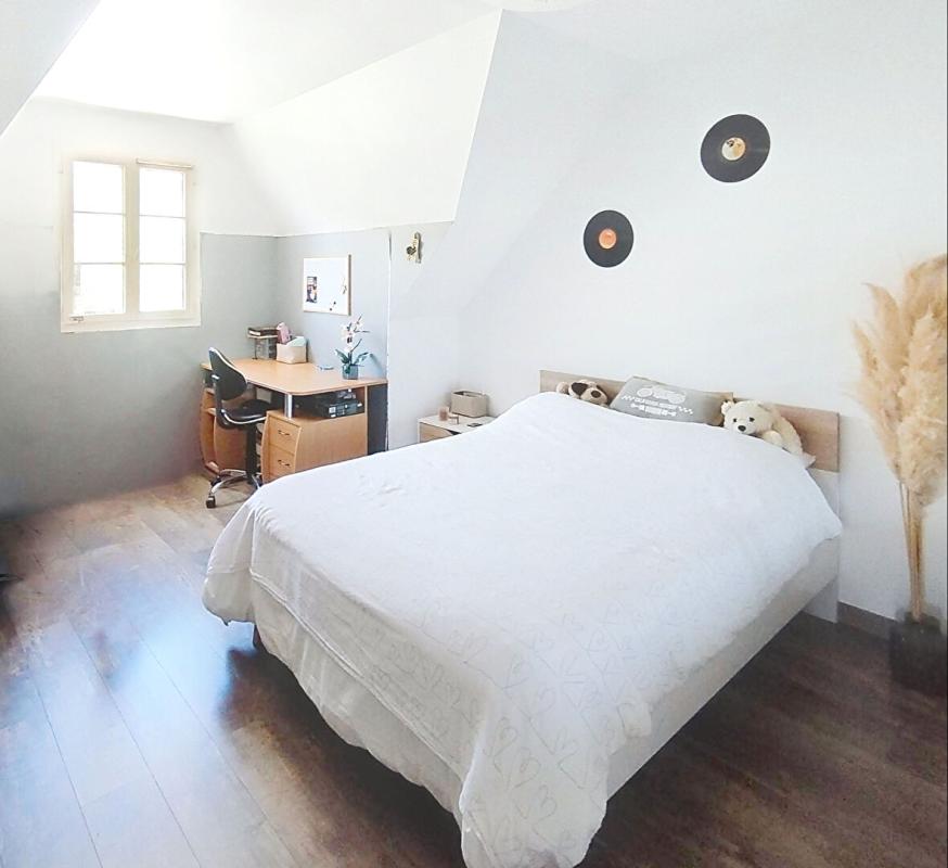 CHARENTILLY Maison familiale de 4 chambres 5