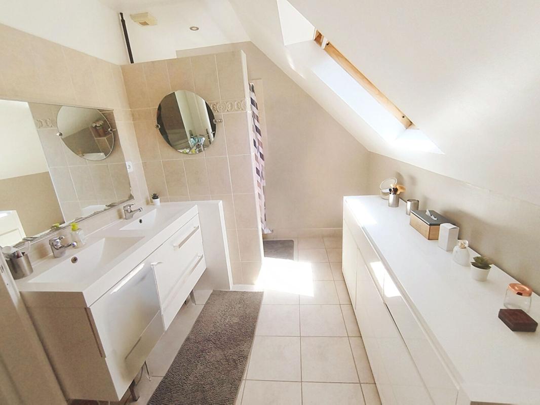 CHARENTILLY Maison familiale de 4 chambres 7