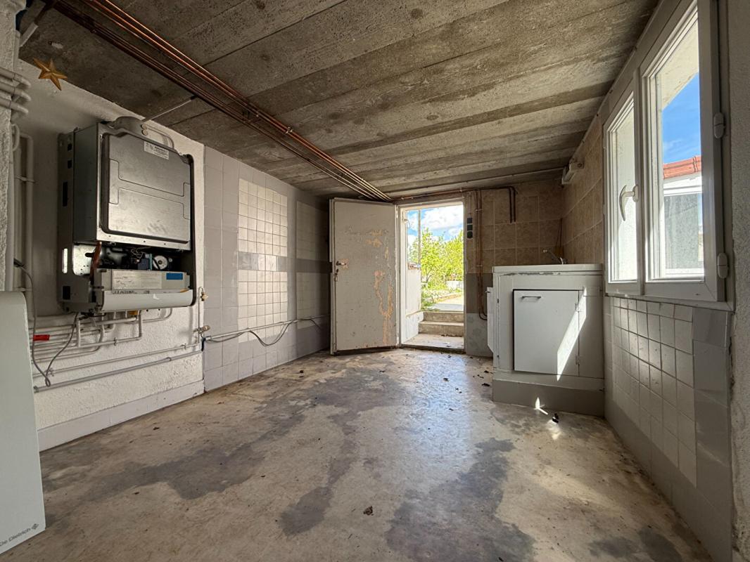 YZEURE Maison Yzeure avec dépendance cave Jardin puits atelier 10