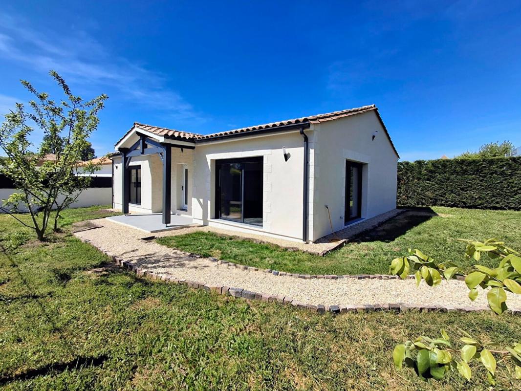 PUGNAC Maison de plain-pied neuve jamais habitée - 116 m²  - 3 chambres - grande pièce de vie 60 m² - terrain 615 m² 2