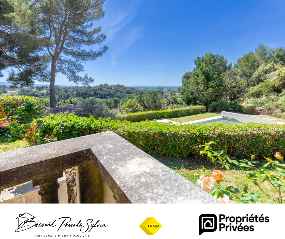 BEAUMES-DE-VENISE Beaumes-de-Venise.  Vue dominante, volumes rares, potentiel évident 1